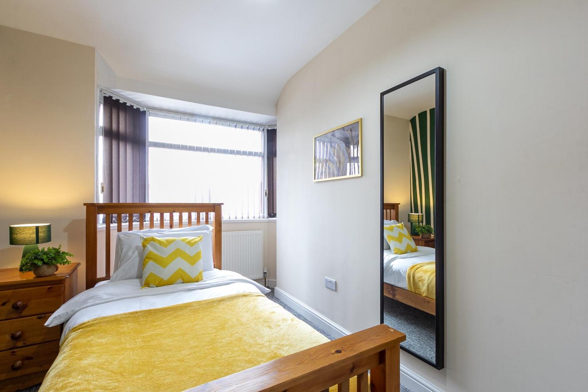 코번트리 Bathway House - Free Secured Parking And Wifi 아파트 외부 사진