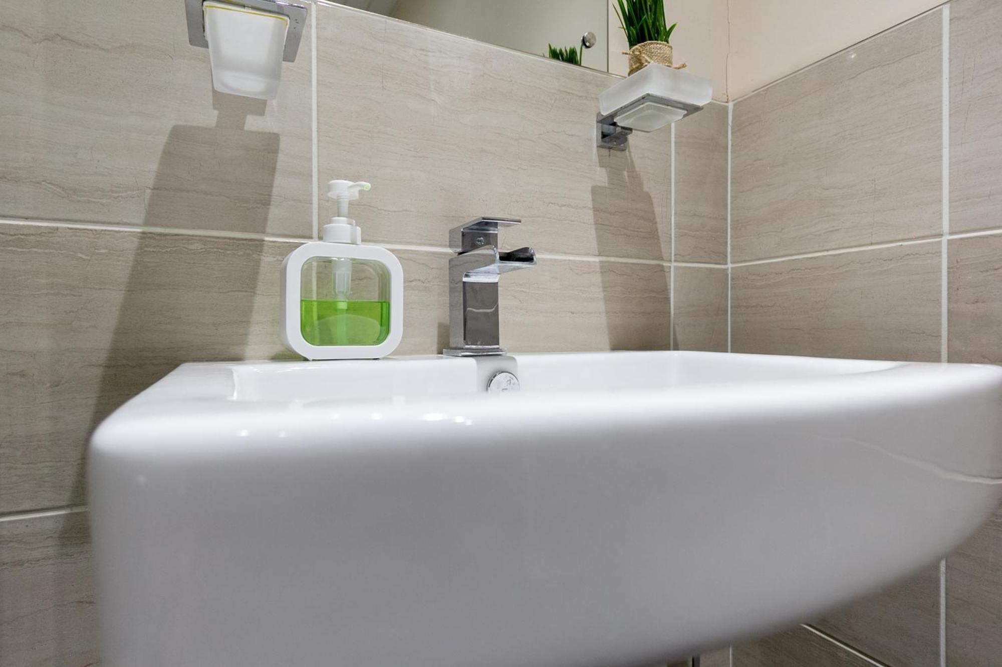 코번트리 Bathway House - Free Secured Parking And Wifi 아파트 외부 사진