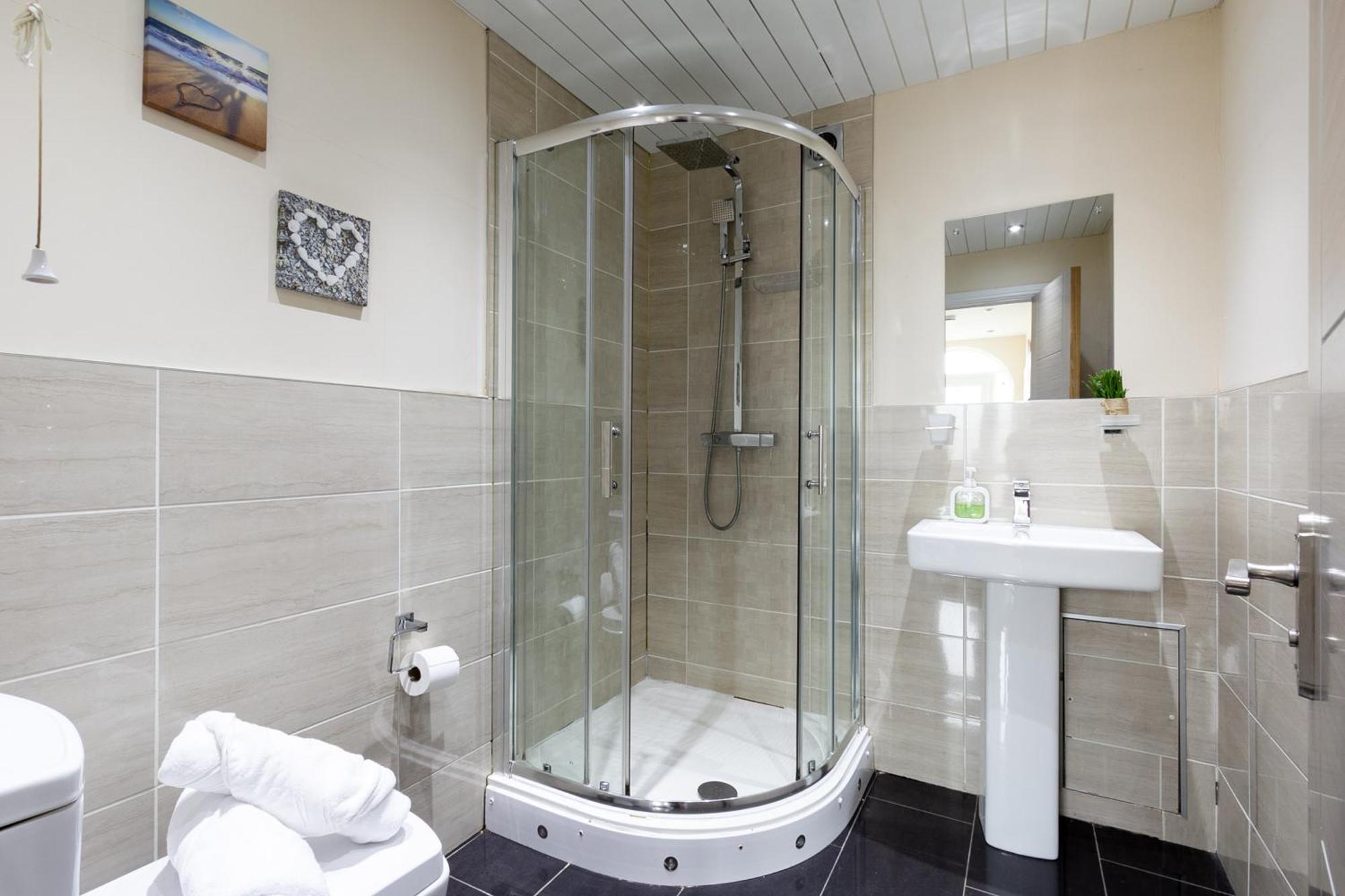 코번트리 Bathway House - Free Secured Parking And Wifi 아파트 외부 사진