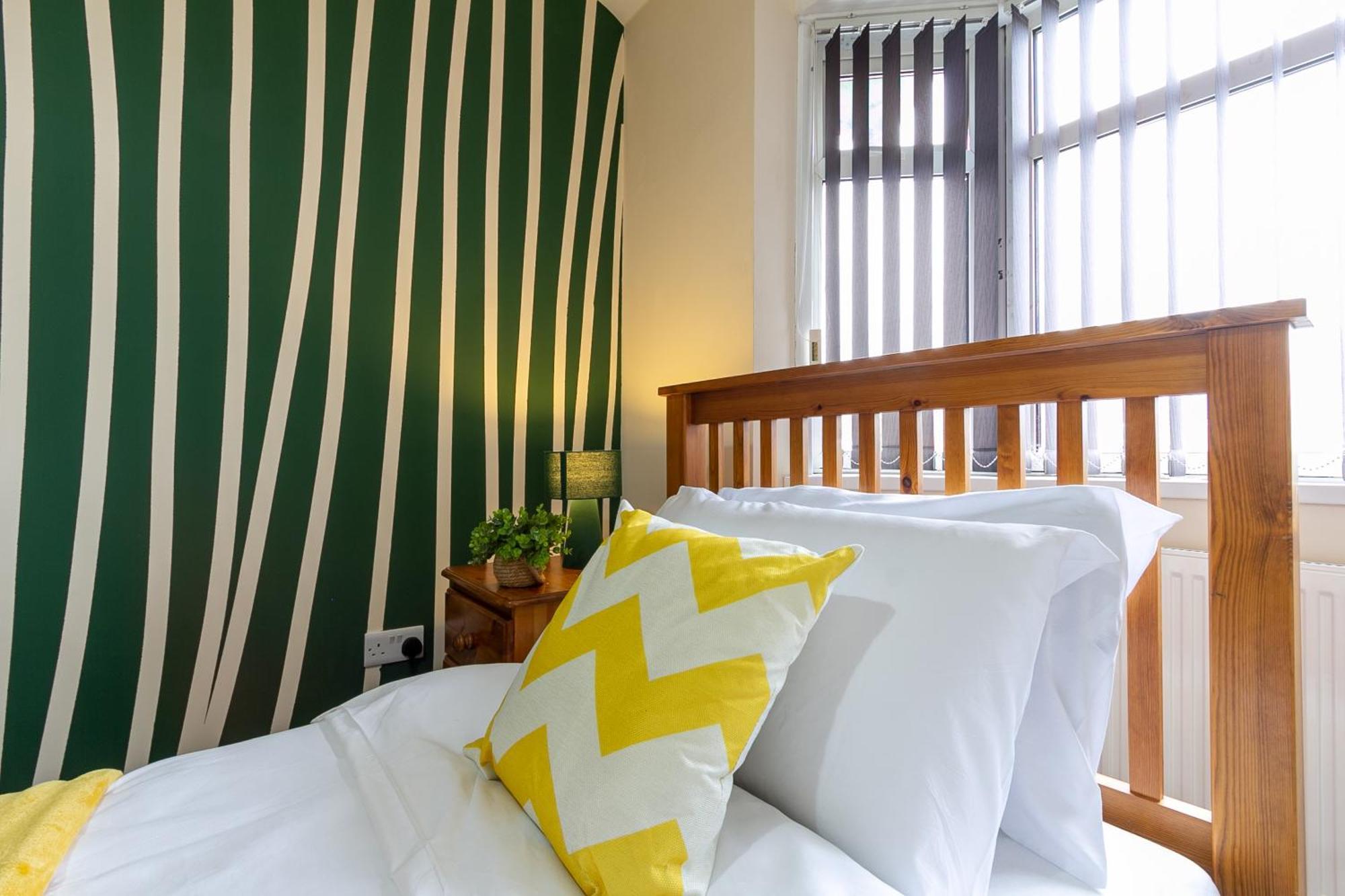 코번트리 Bathway House - Free Secured Parking And Wifi 아파트 외부 사진