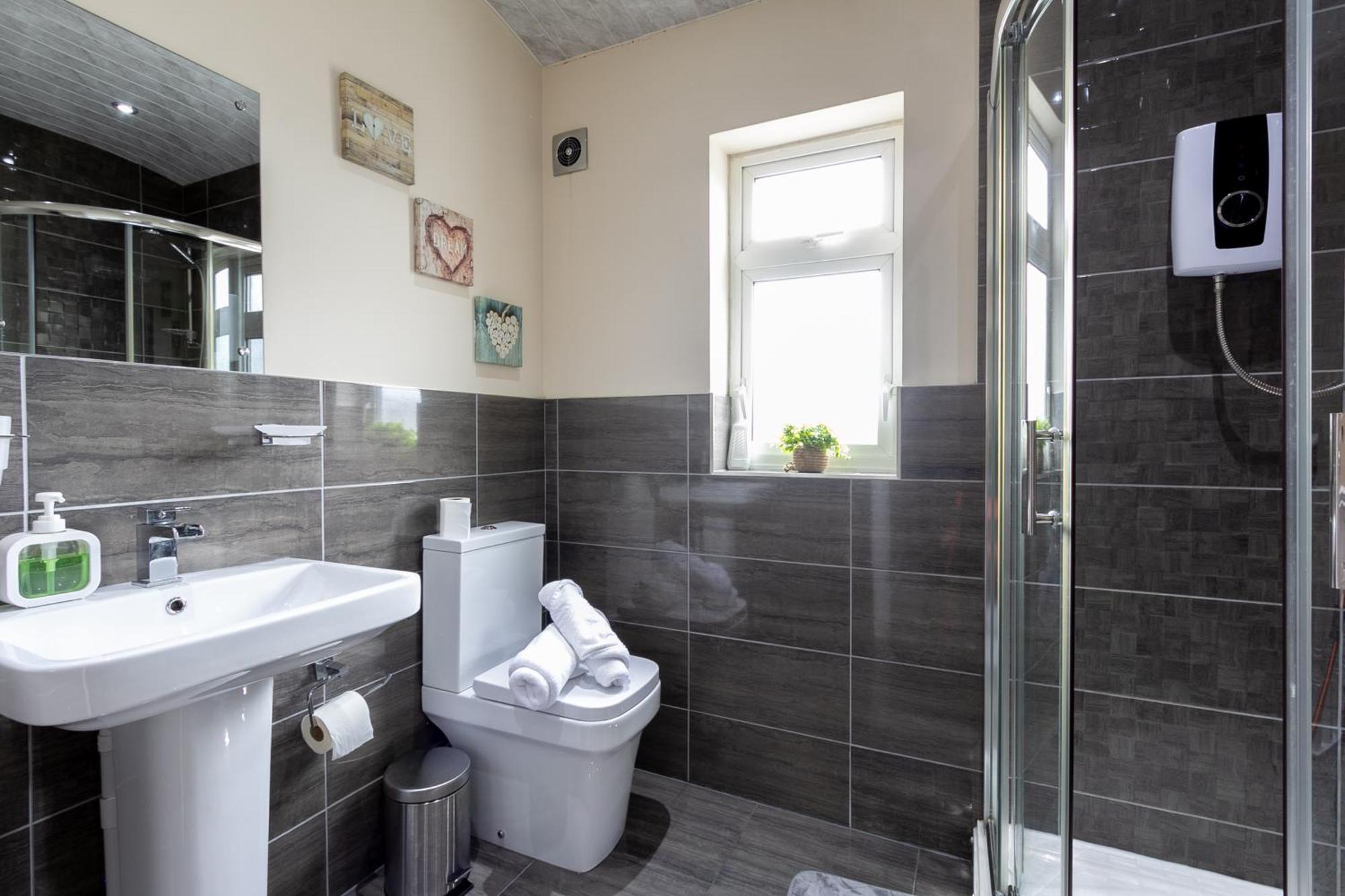 코번트리 Bathway House - Free Secured Parking And Wifi 아파트 외부 사진
